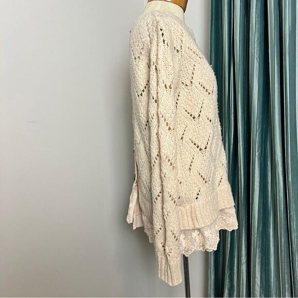 Lilis Closet Cream Crew Long Sleeve Knit Sweater Lace Trim Sz XS (576) - Picture 2 of 7